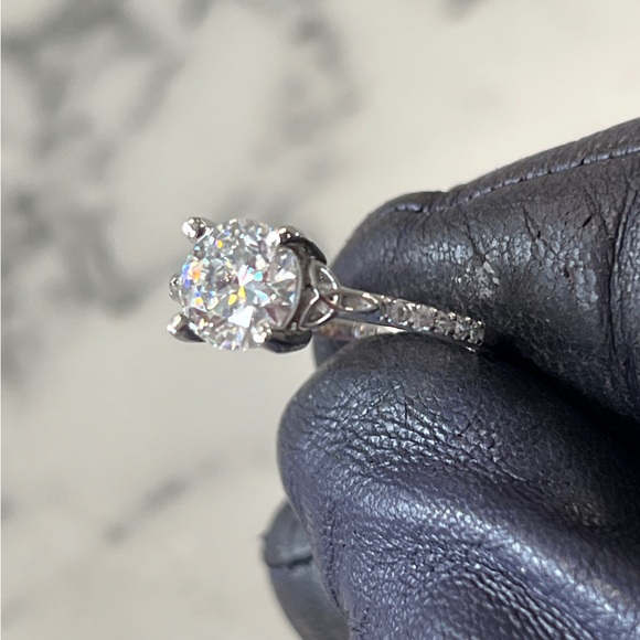 TIME FOR XMAS! AAA 8mm Moissanite Solitaire.
 Set in Sterling Silver. Authentic! - Picture 6 of 8